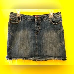 Thalia Sodi Stretch Denim Mini Skirt Womens Sz 11/12 Distressed Raw Hemline